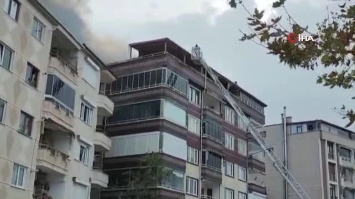 6 katlı binanın çatısında çıkan yangın paniğe neden oldu
