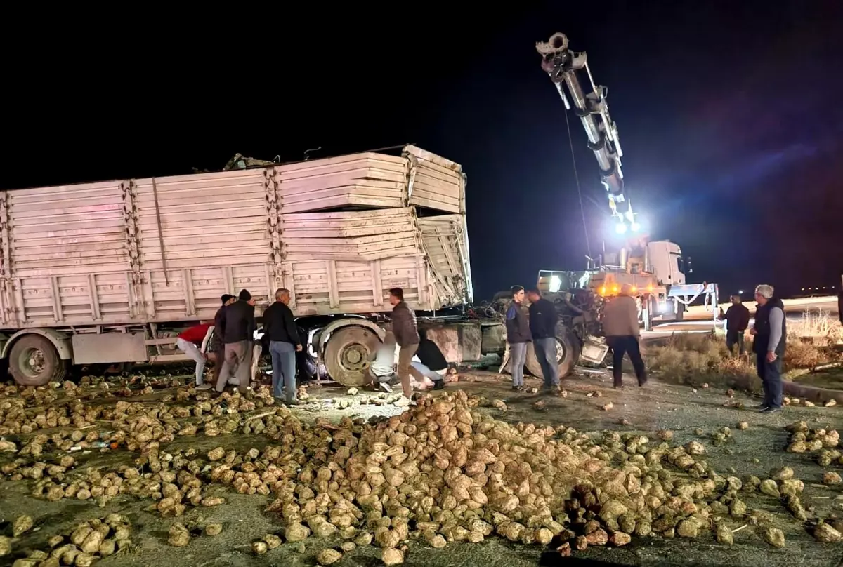 Tır ile kamyonun çarpışması sonucu 1 kişi yaralandı