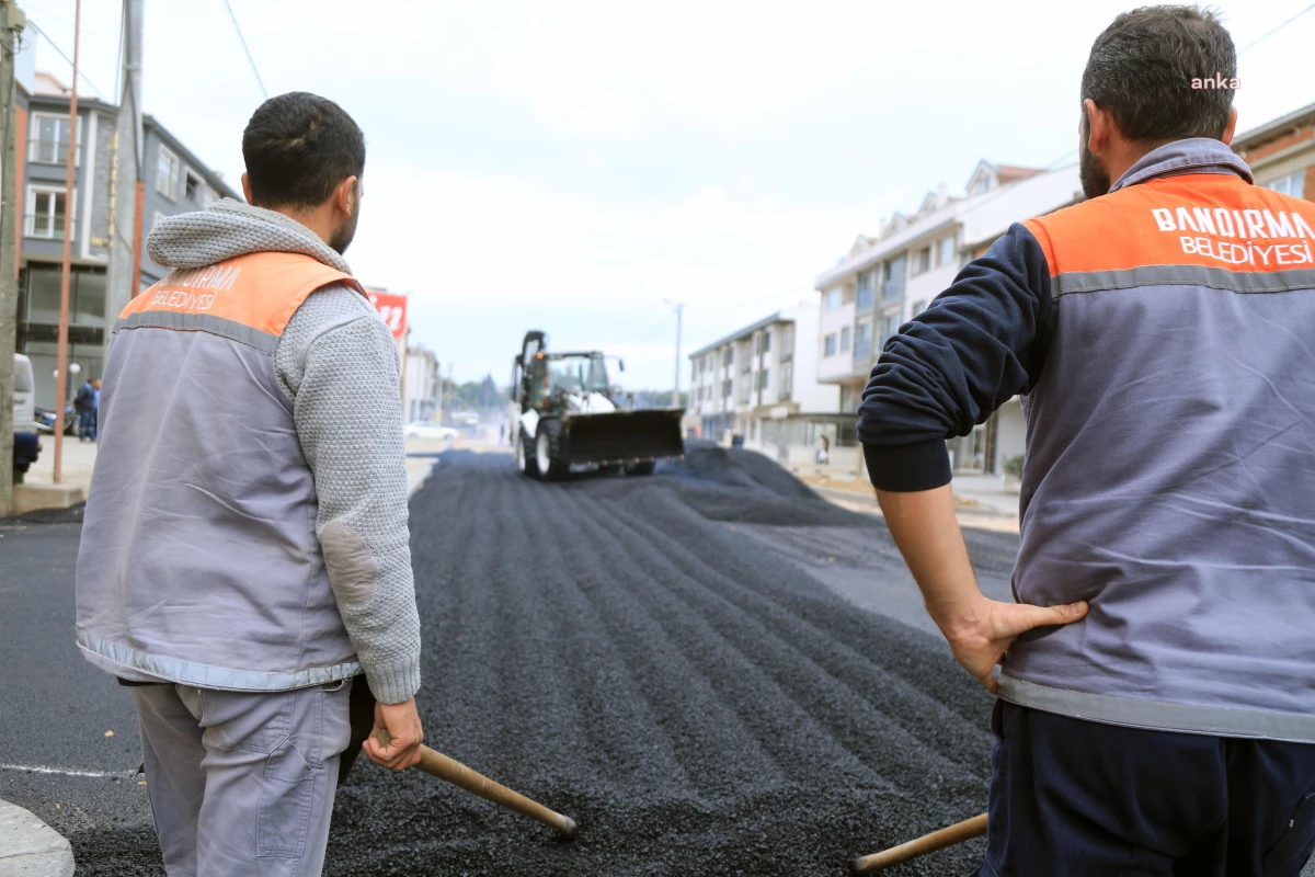 Bandırma Belediyesi, Kentte Yol Yapım Çalışmalarına Devam Ediyor