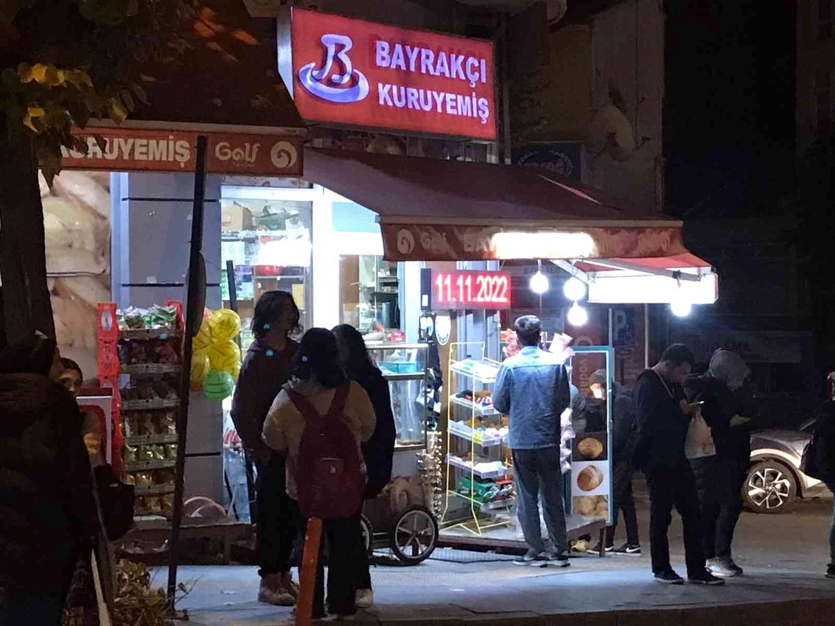 Bilecik\'te yayalar kaldırım üstü konulan malzemelerden şikâyetçi