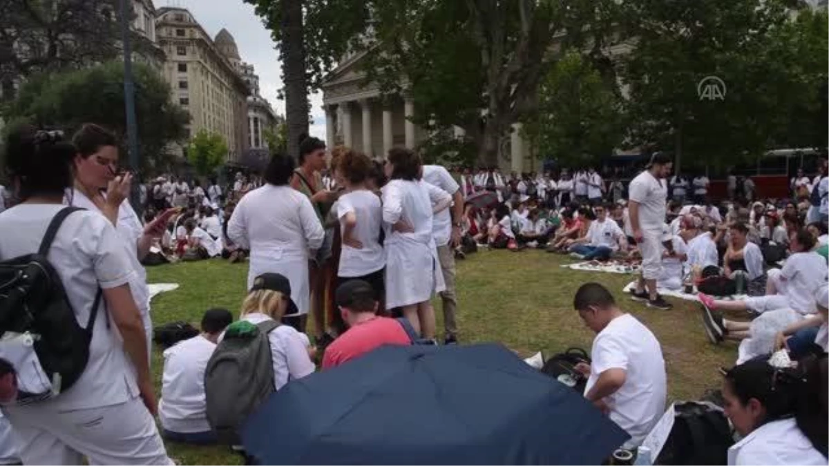 Buenos Aires\'te sağlık çalışanlarının protestosu