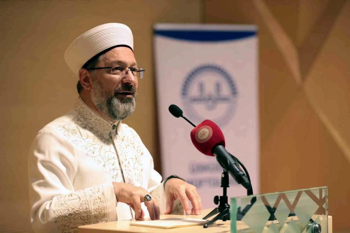 Diyanet İşleri Başkanı Erbaş: "Hurafelerle, aşırılıklarla toplumun zihni bozulmaya çalışılıyor"