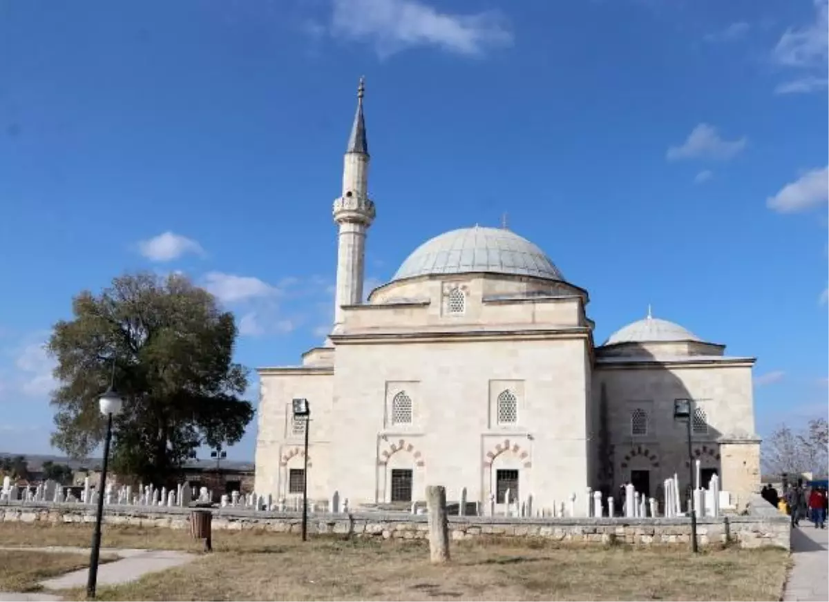 EDİRNE\'DE 6 ASIRLIK MURADİYE CAMİSİ\'NİN HAZİRESİ YENİLENDİ