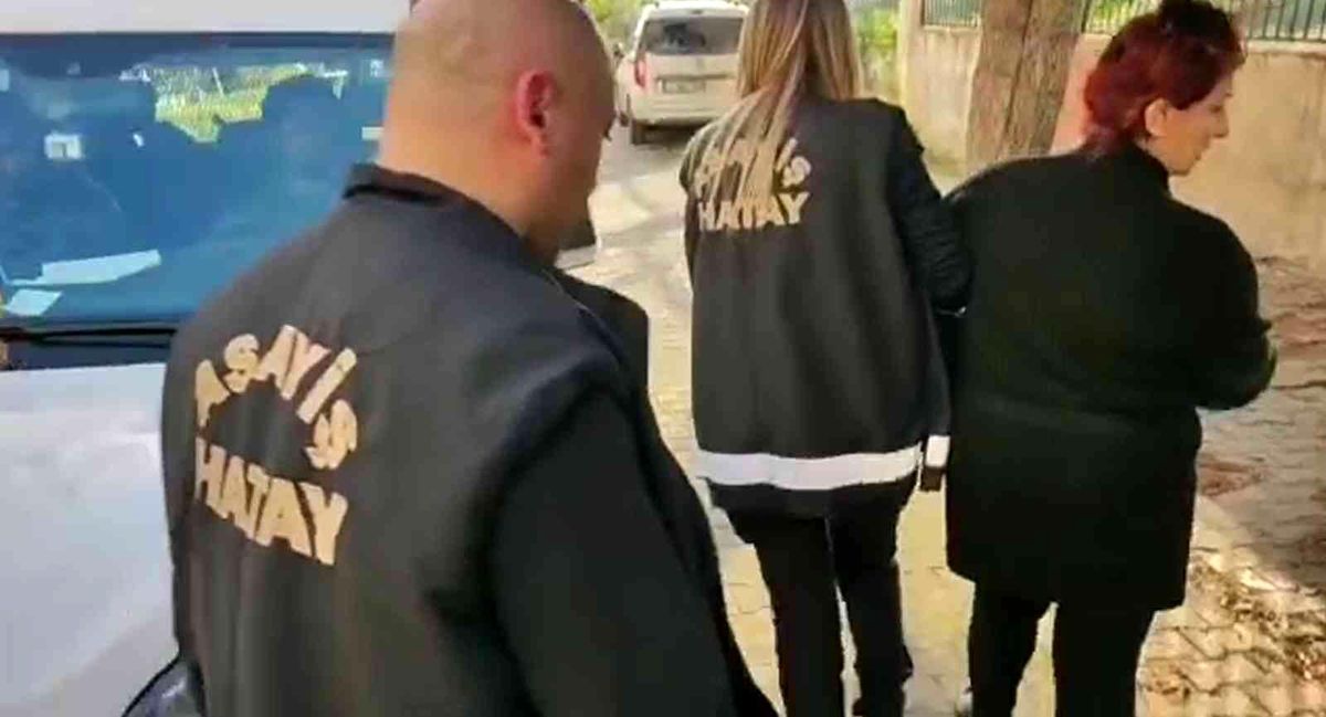 Fuhuş yaptırmaktan 64 yıl hapis cezasıyla aranan kadın yakalandı