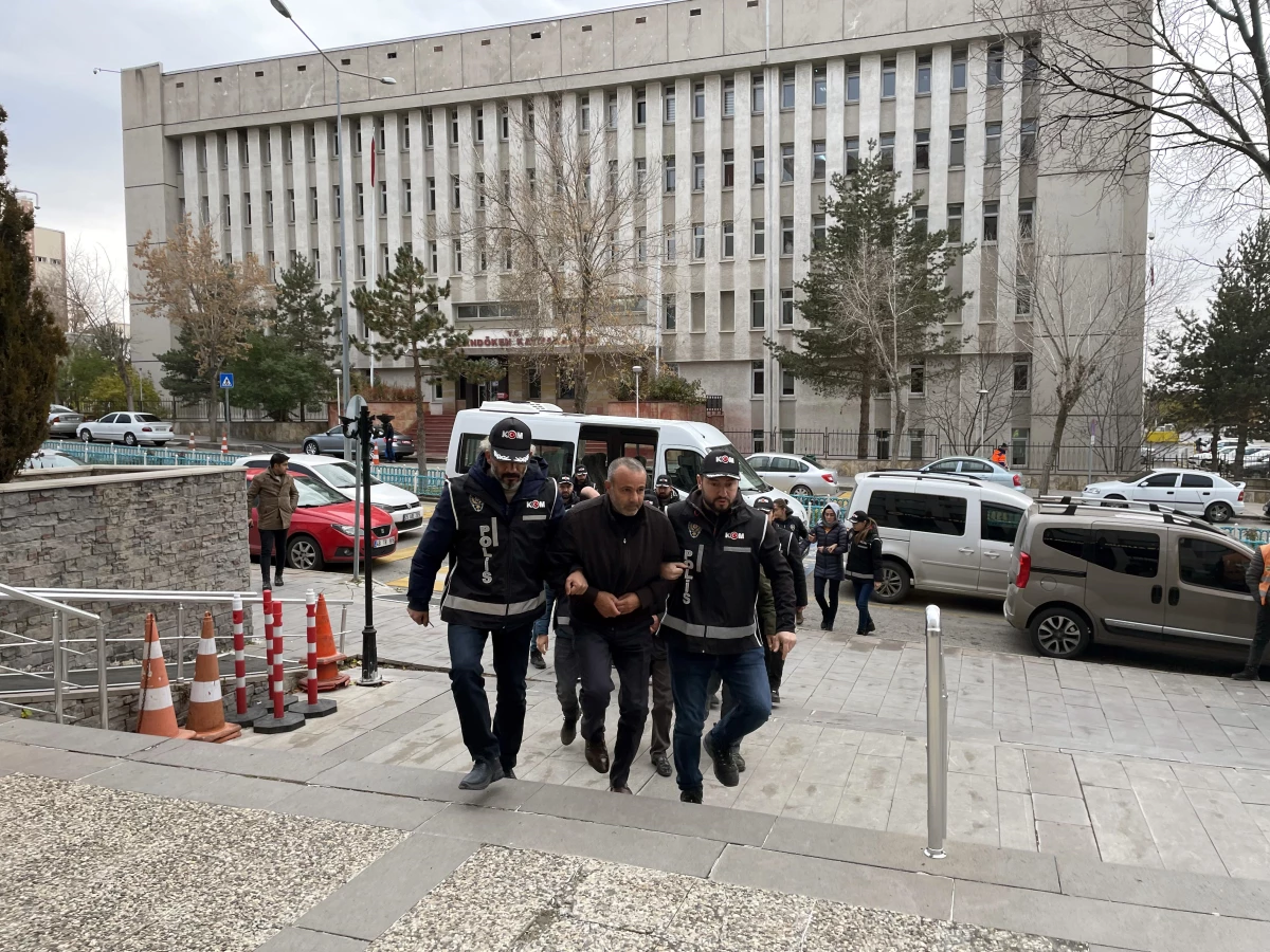 "Girdap" operasyonu kapsamında Erzurum\'da yakalanan 7 şüpheliden 3\'ü tutuklandı