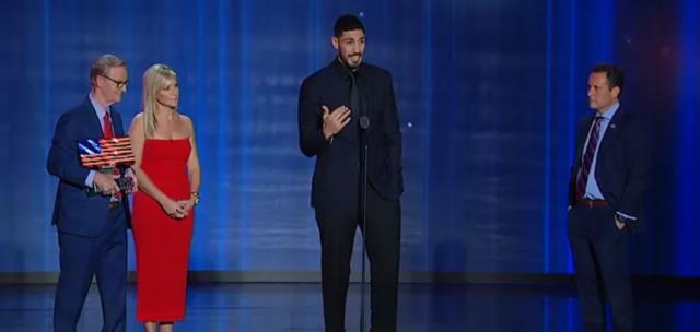 Hale bak! Türkiye düşmanlığı yapan FETÖ beslemesini 'En değerli vatansever' seçtiler