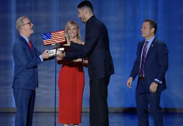 Hale bak! Türkiye düşmanlığı yapan FETÖ beslemesini 'En değerli vatansever' seçtiler