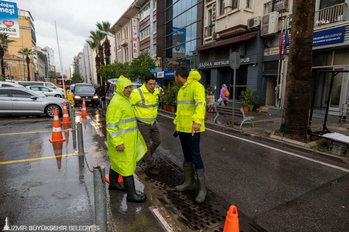 İzmir\'de Beklenen Yağışlar Geldi, İzsu Teyakkuza Geçti