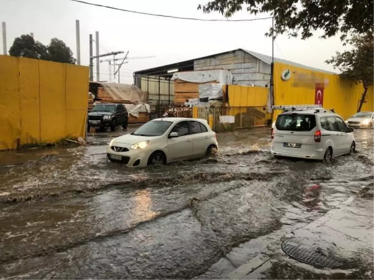 İzmir'de sağanak etkili oldu