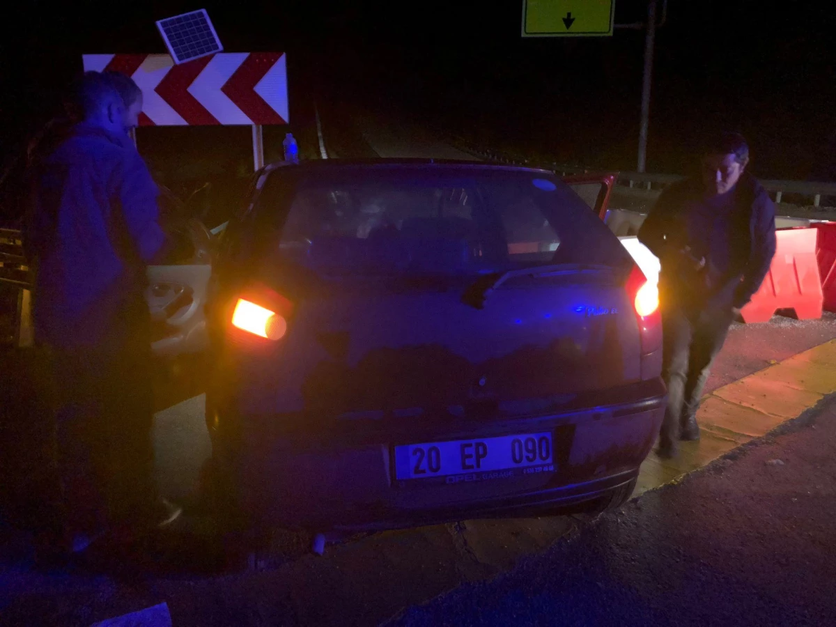 Konya\'da bariyerlere çarpan otomobildeki 3 kişi yaralandı