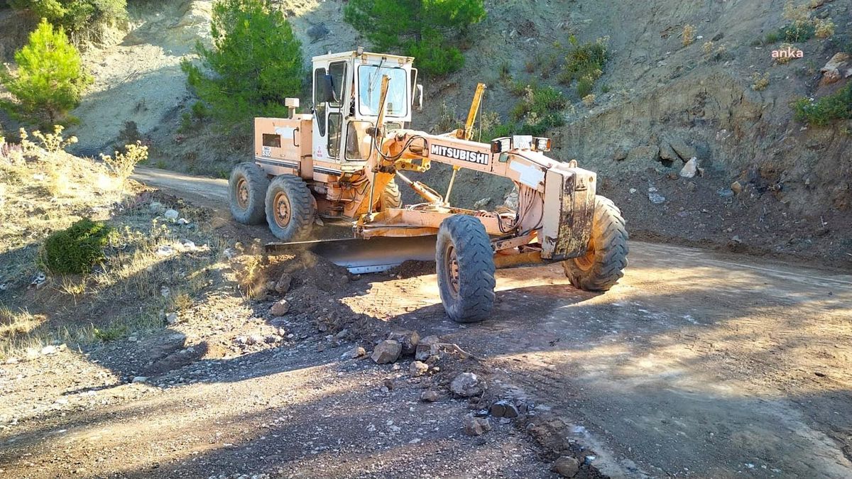 Konyaaltı Belediyesi, Yol ve Üstyapı Çalışmalarına Devam Ediyor