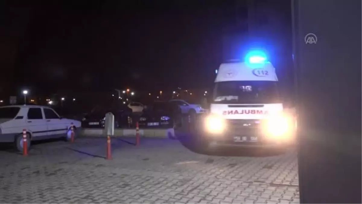 Şarkışla'da devrilen otomobildeki 3 kişi yaralandı