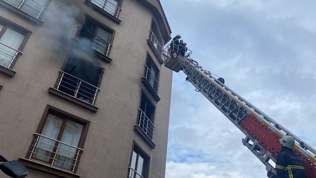 Zonguldak\'ta dairede çıkan yangında 15 öğrenci dumandan etkilendi