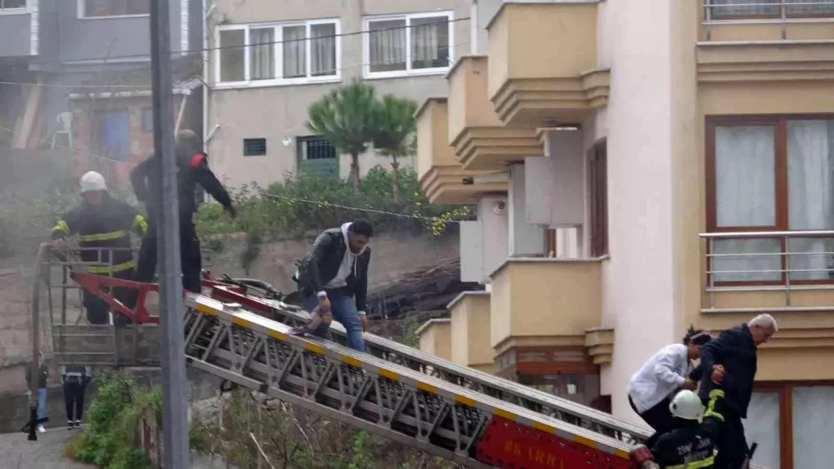 Zonguldak\'ta yangın paniği, öğrenciler böyle kurtarıldı