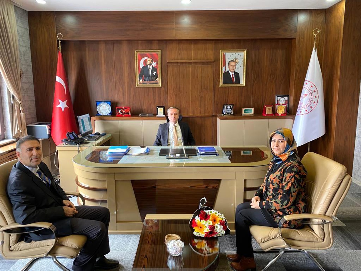 Ağrı\'da Gülsün Karslı yılın öğretmeni seçildi