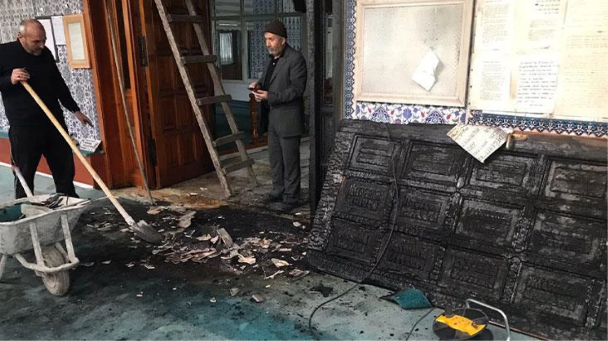 Ankara\'nın Polatlı ilçesindeki iki cami, kimliği belirsiz kişi tarafından kundaklandı