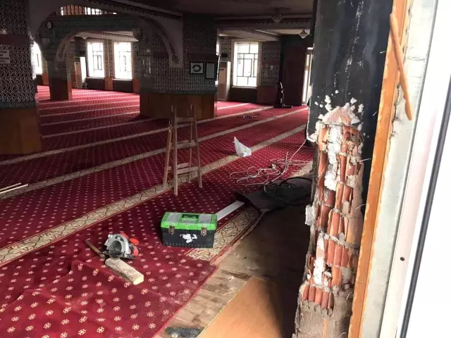 Ankara'da iki cami kimliği belirsiz kişi tarafından kundaklandı