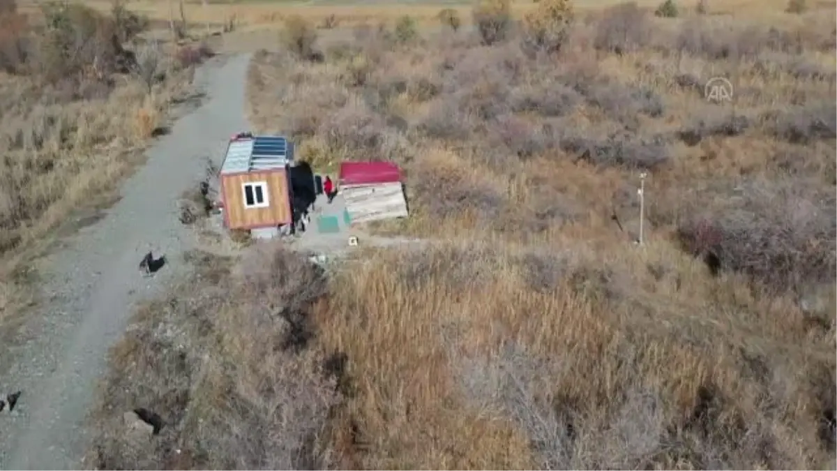 Belaruslu araştırmacı kuş cennetindeki halkalama çalışmalarında gönüllü oldu