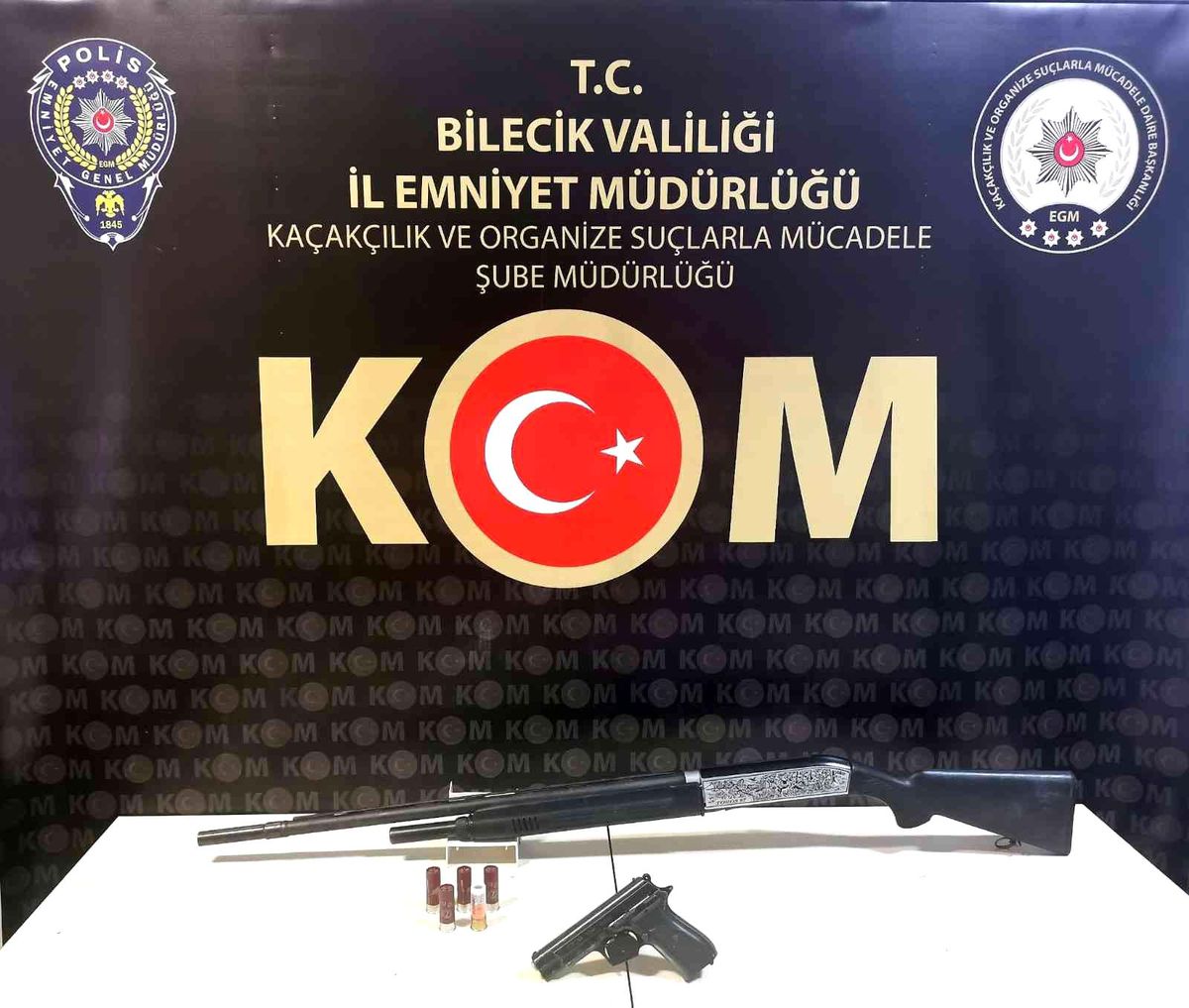 Bilecik\'te bir araçta yapılan aramada av tüfeği ve tabanca ele geçirildi