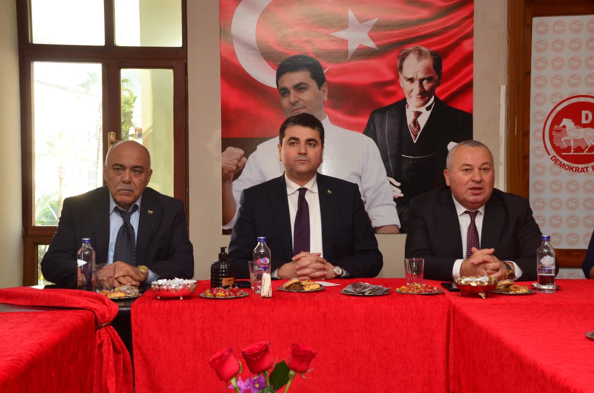 DP Genel Başkanı Gültekin Uysal, Manavgat\'ta esnafı ziyaret etti