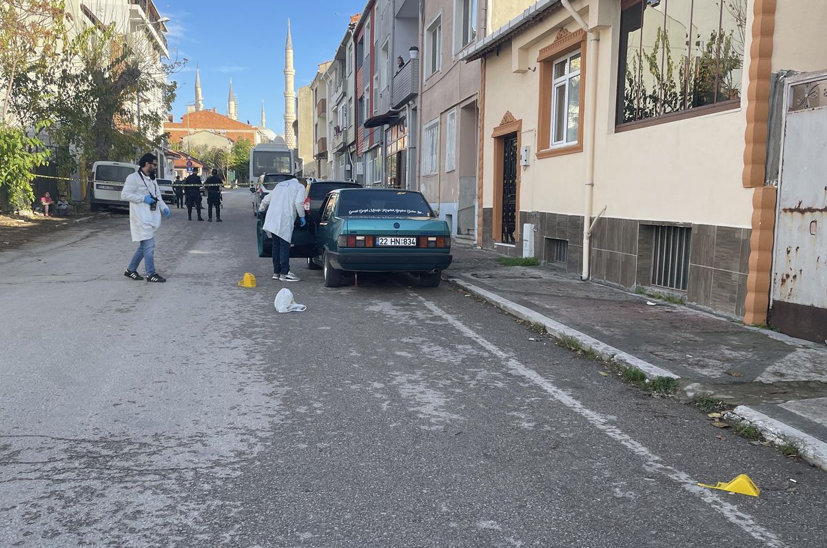 Edirne\'de nişanlısının evinin önünde silahla vurulan damat yaralandı