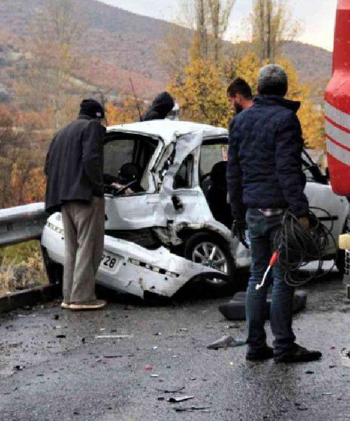 Elazığ\'da, TIR ile otomobilin çarpıştığı kazada ölü sayısı 2\'ye çıktı