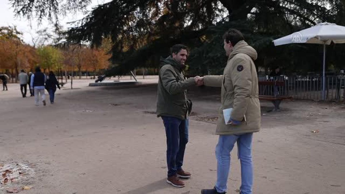 İspanyol gazeteci, Yunanistan'daki mülteci kampında yaşanan dramı kitaba döktü