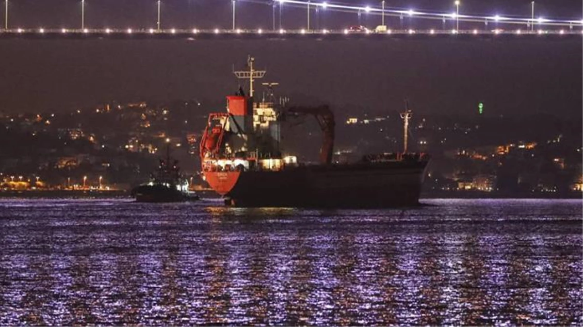 İstanbul Boğazı\'nda konteyner gemisinin arızalanması sonucu trafik askıya alındı