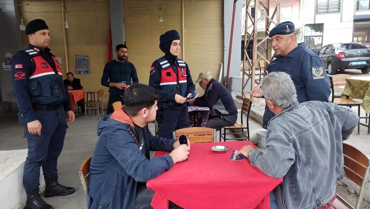 Jandarma ekipleri vatandaşlara KADES\'i tanıttı