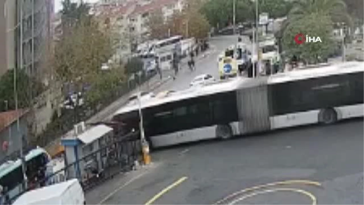 Kadıköy\'de kaza yapan metrobüsün detayları ortaya çıktı