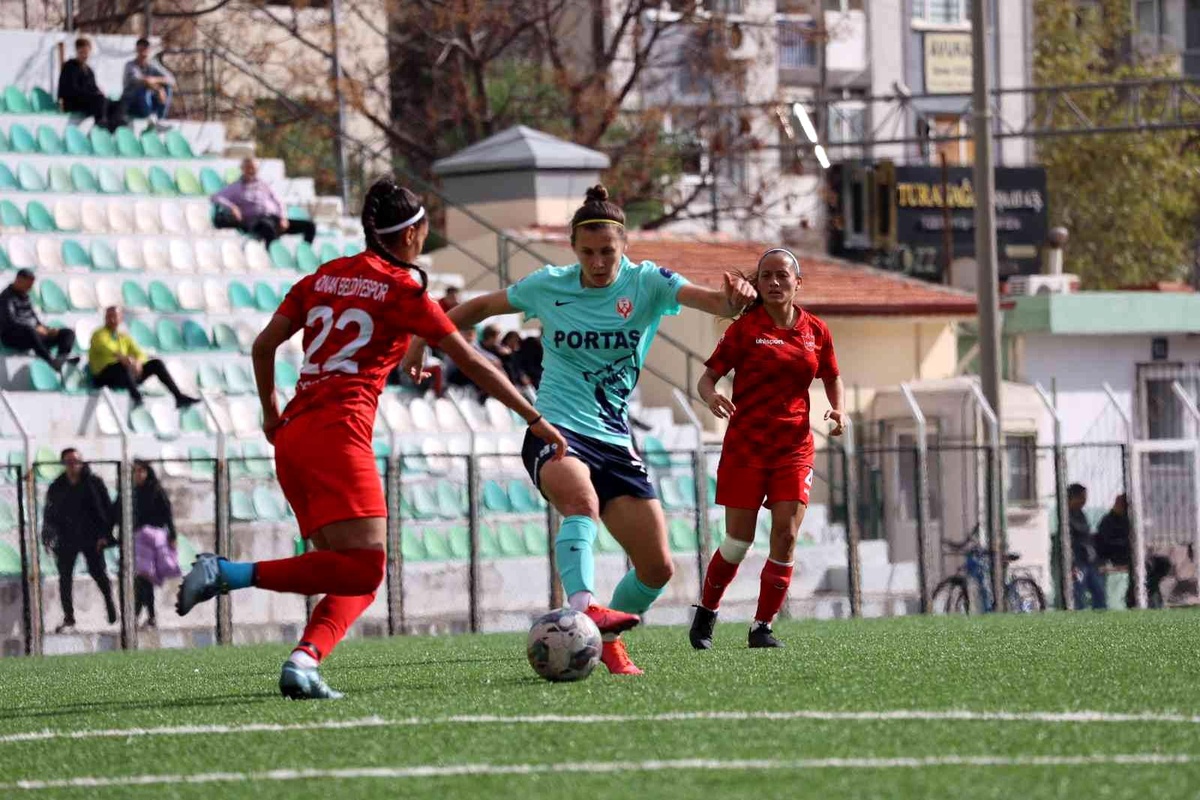 Kadınlar Futbol Süper Lig\'inde Fomget Rüzgarı esmeye devam ediyor