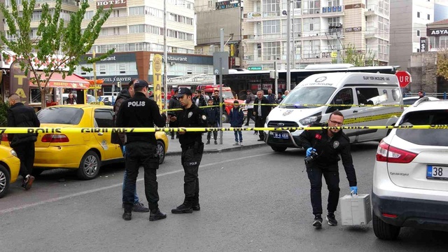Alacak verecek meselesi yüzünden ortalık karıştı, husumetlisi yerine babası ve kardeşini vurunca yıkıldı Alacak verecek meselesi yüzünden ortalık karıştı, husumetlisi yerine babası ve kardeşini vurunca yıkıldı