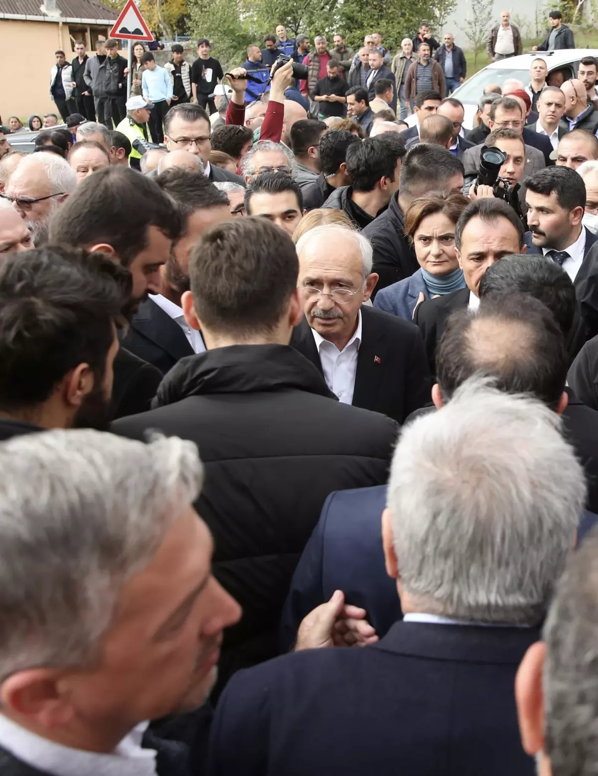 Kılıçdaroğlu, vefat eden kardeşinin taziye evini ziyaret etti