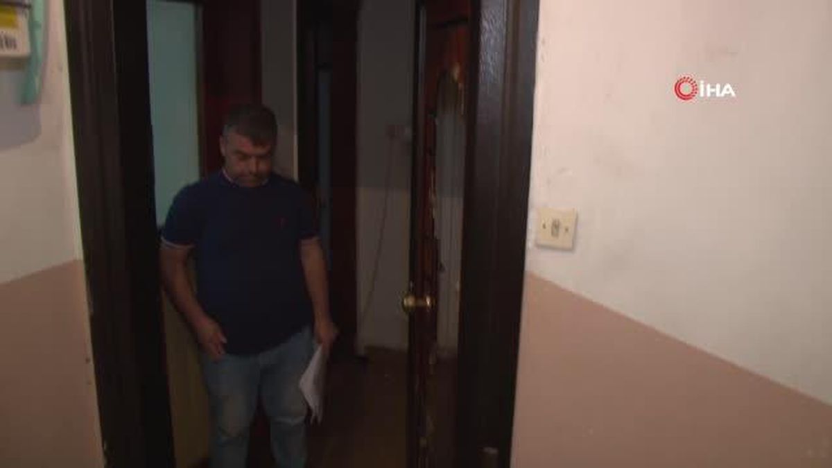 Kiracısıyla zam konusunda anlaşmazlık yaşadı... Evin kapısı ve duvarlarını balyozla kırdı