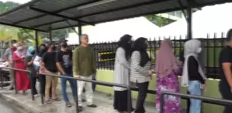 KUALA LUMPUR - Malezya'da 15. genel seçim için oy kullanma işlemi başladı