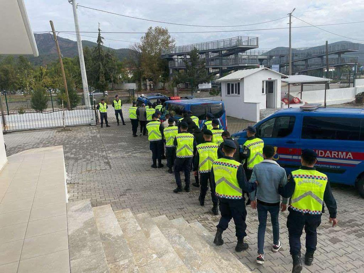 Muğla\'da göçmen kaçakçılığı operasyonunda 10 zanlı tutuklandı