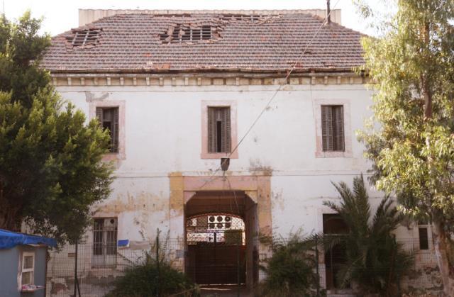 Türkiye'deki en ilginç okul! Bahçesinde 1901 yılında duran heykeli duyunca hayret edeceksiniz