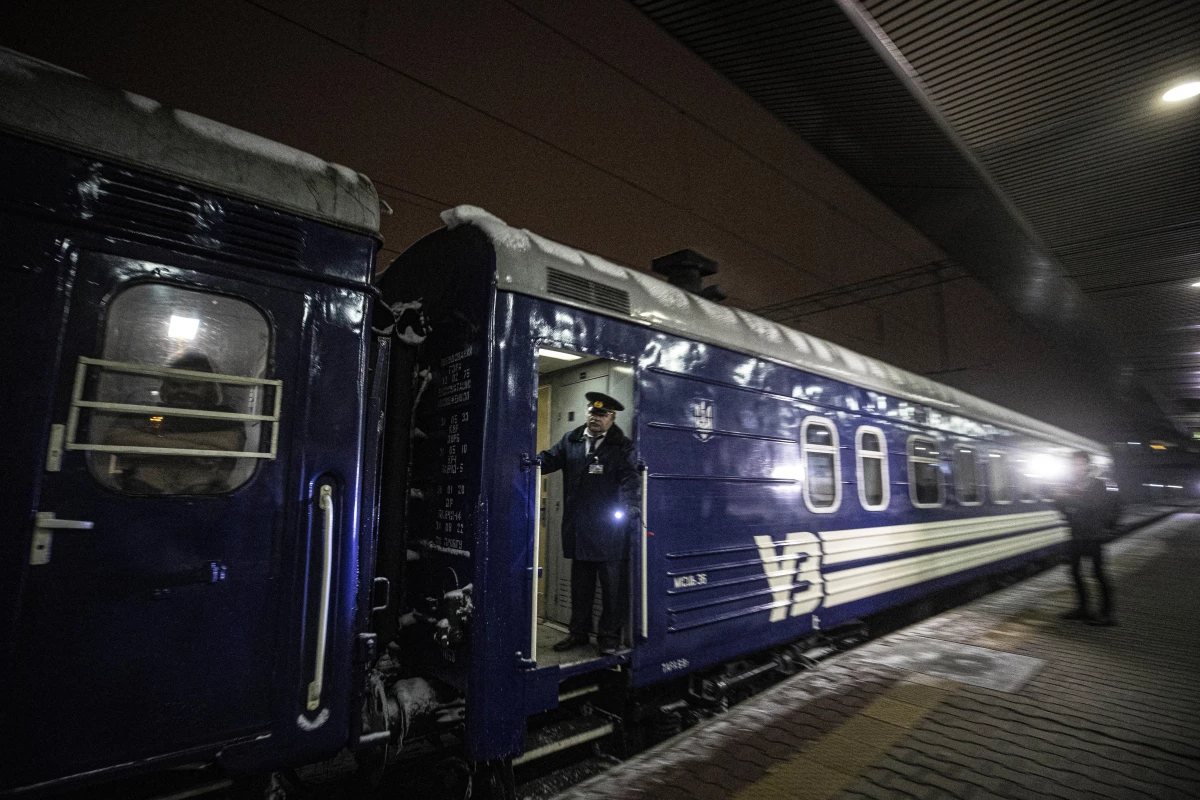Ukrayna\'da savaşın başlamasından sonra Herson\'a giden ilk yolcu treni Kiev\'den yola çıktı