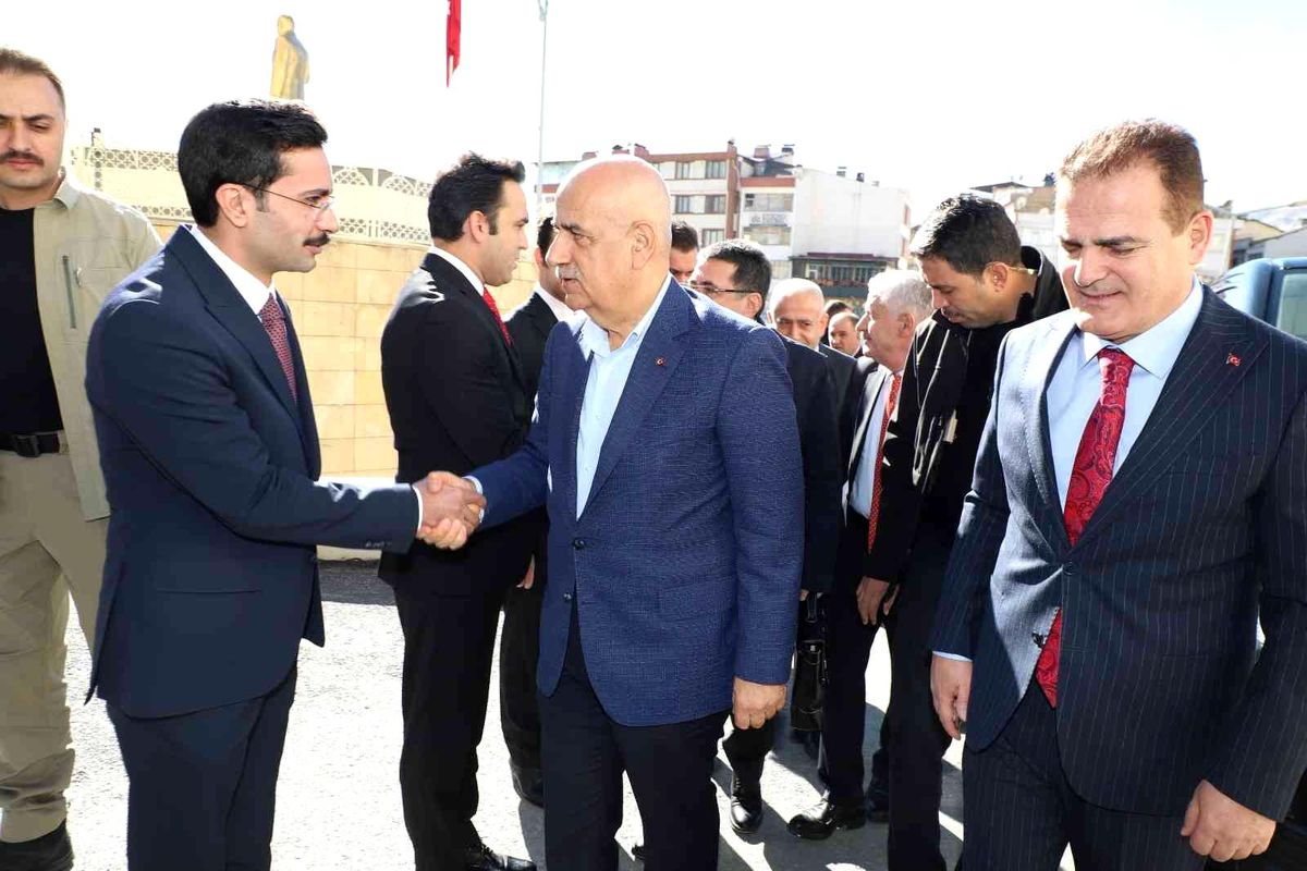 Bakan Vahit Kirişçi Hakkari\'de