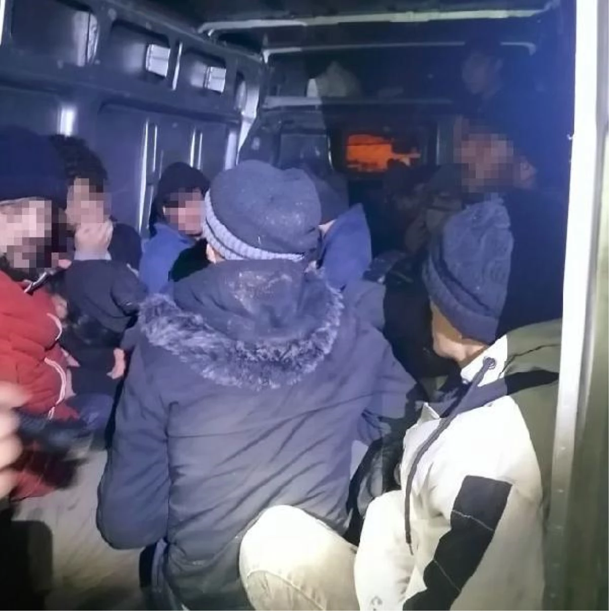 Bitlis\'te 23 kaçak göçmen yakalandı; 4 organizatöre gözaltı
