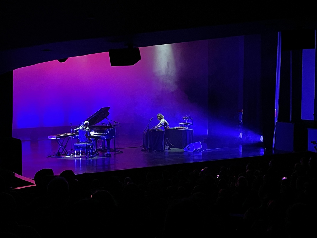 Büşra Kayıkçı, "Bluets" albümünün lansman konserini Zorlu PSM\'de yaptı