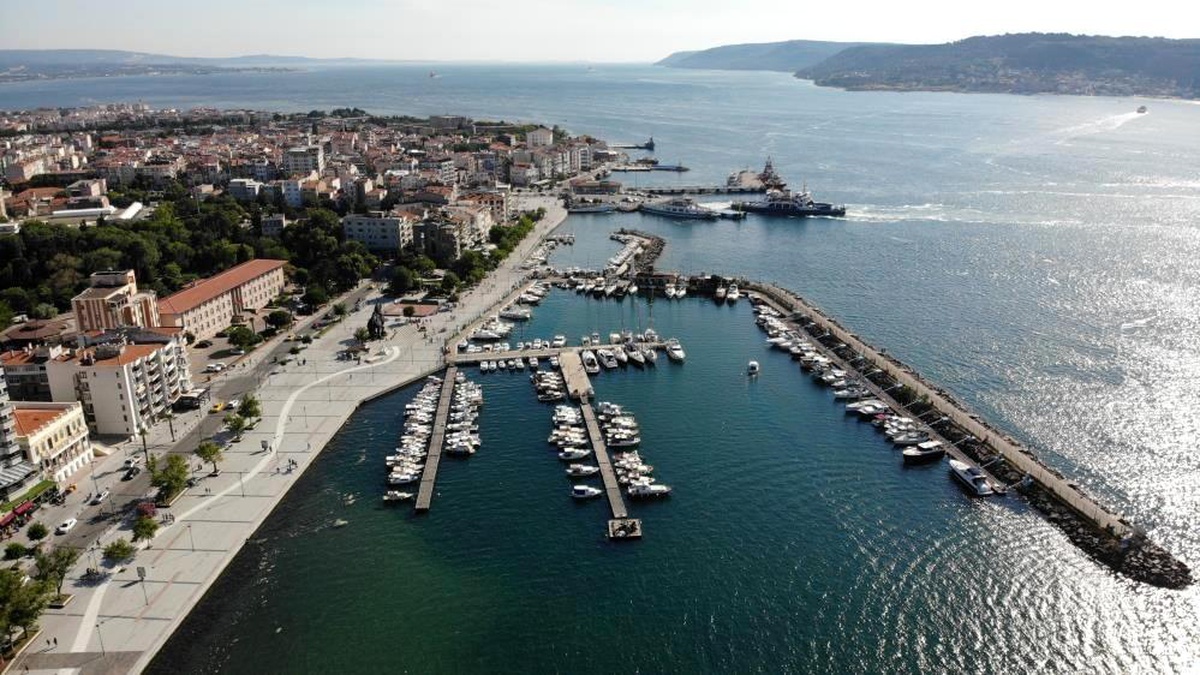 Çanakkale lodos fırtınası nedeniyle yüz yüze eğitime 1 gün ara verildi