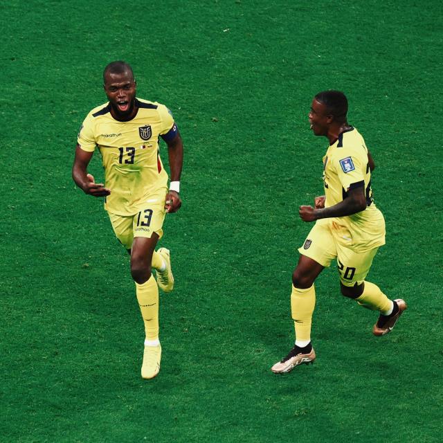 Dünya Kupası'nın açılış maçında Ekvador, Fenerbahçeli Valencia'nın golleriyle ev sahibi Katar'ı 2-0 mağlup etti Dünya Kupası'nın açılış maçında Ekvador, Fenerbahçeli Valencia'nın golleriyle ev sahibi Katar'ı 2-0 mağlup etti