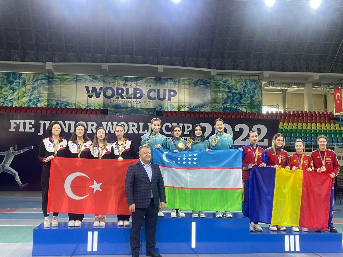 Genç Kadınlar Kılıç Milli Takımı, Özbekistan\'da gümüş madalya kazandı