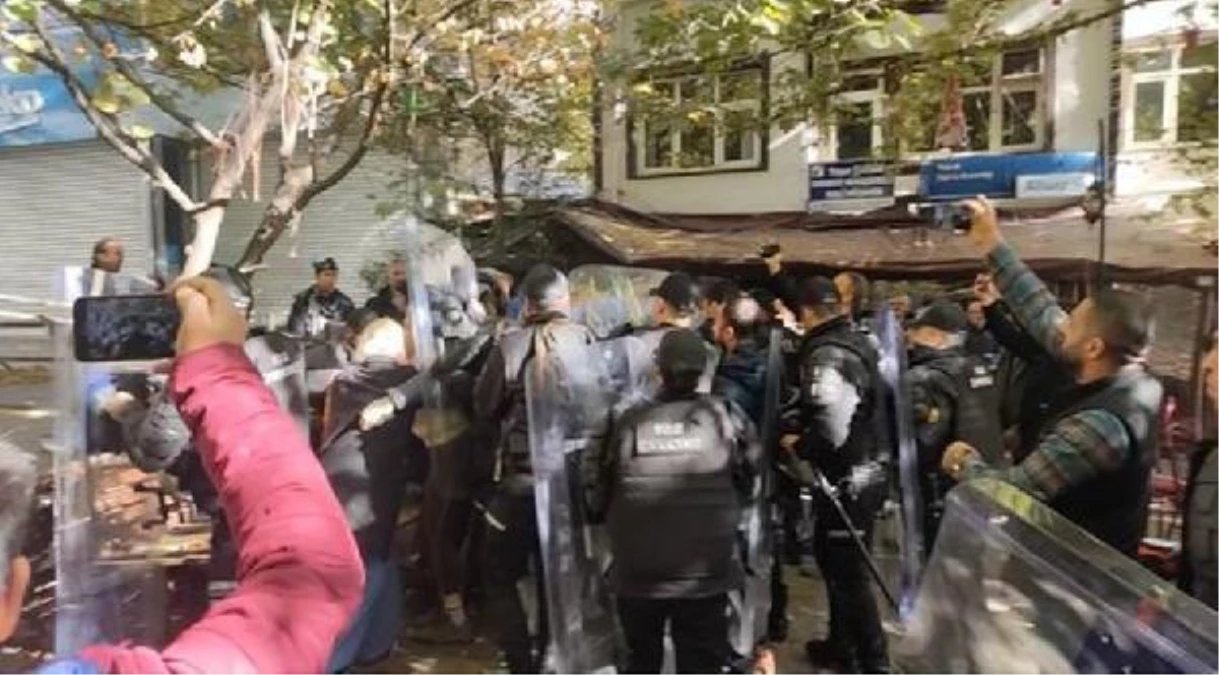 HDP\'LİLERİN \'PENÇE KILIÇ HAVA HAREKATI\' PROTESTOSUNA POLİS MÜDAHALESİ 1 GÖZALTI
