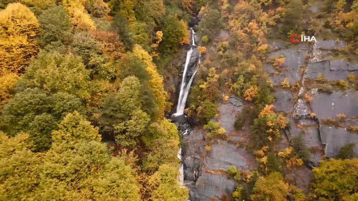 Küreklidere şelalesi sonbahar manzarasıyla görenleri hayran bırakıyor