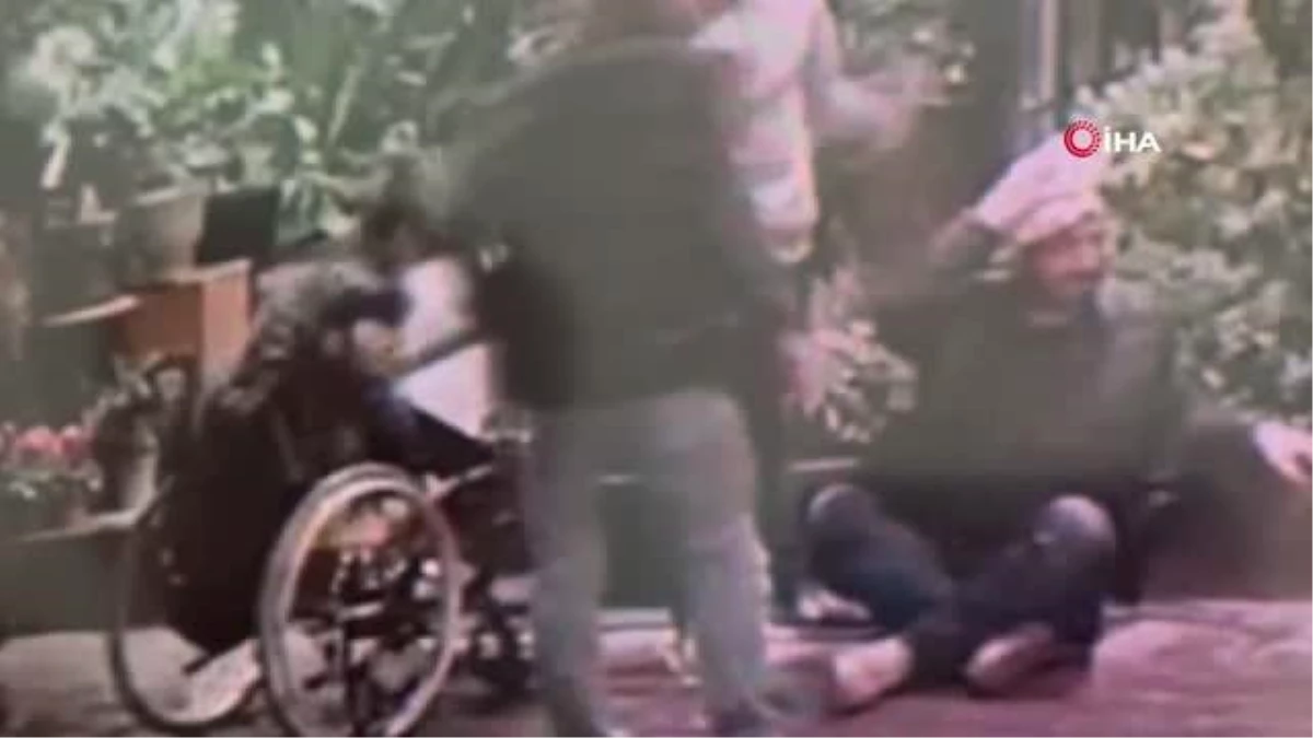 Tekerlekli sandalyeyle gelip yaralı adamın telefonunu çaldı... O anlar kamerada