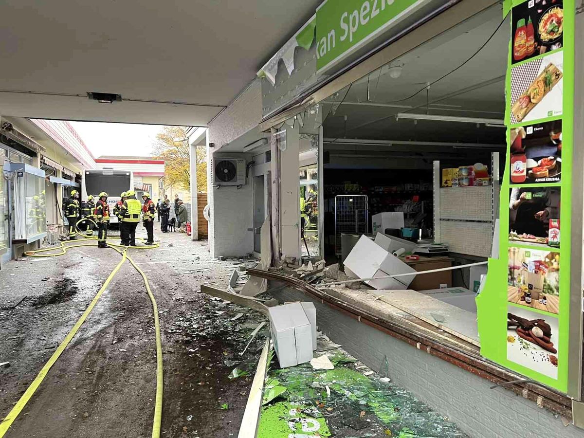 Almanya\'da belediye otobüsü iş yerine daldı: 5 yaralı