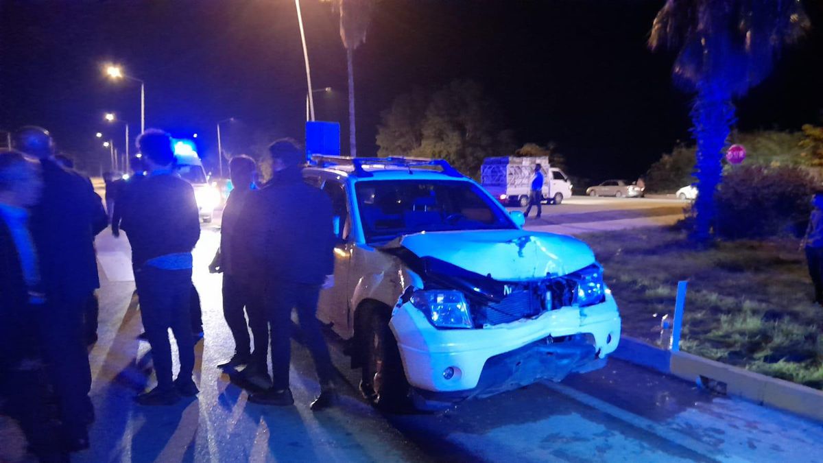 Antalya\'da pikap ile hafif ticari aracın çarpıştığı kazada 5 kişi yaralandı