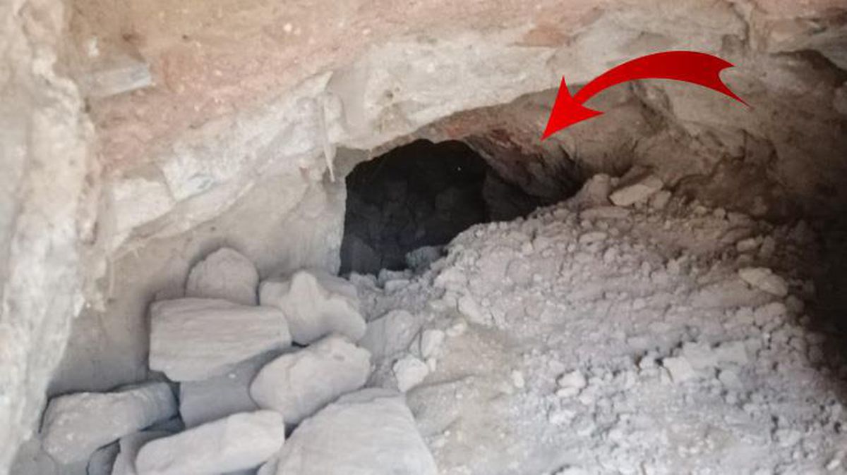 Tarihi eser kaçakçıları antik kentte kazdıkları çukurda yakalandı